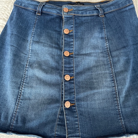 Celebrity pink denim wrap jean skirt 9/29 - Picture 2 of 5
